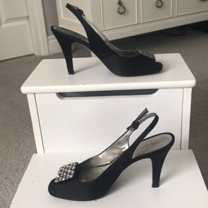 Anne Klein peep toe, sling back heels